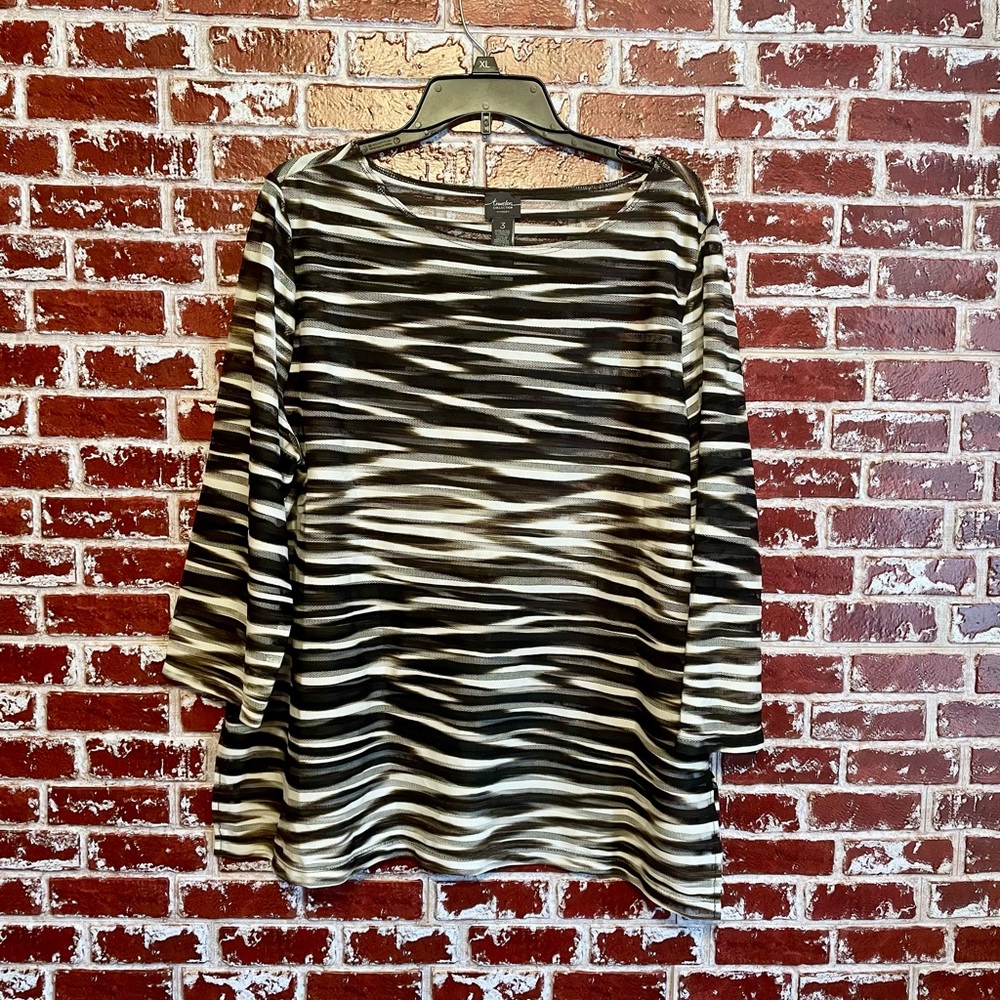 Chico's Travelers Collection sheer mesh zebra striped top. Chicos women’s size 3